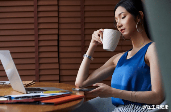 直肠癌|28岁女子“内卷”5年,确诊甲状腺癌,不幸离世,医生:“内卷”害人不浅