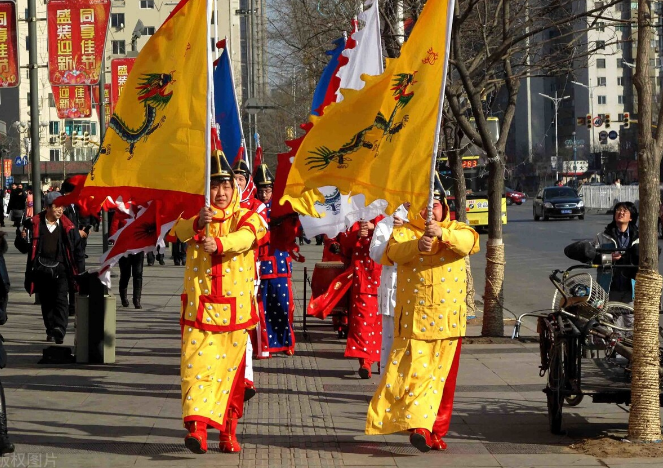 情感串串聊|大清都亡了多少年了，为什么还有人以旗人自居，耍旗人威风
