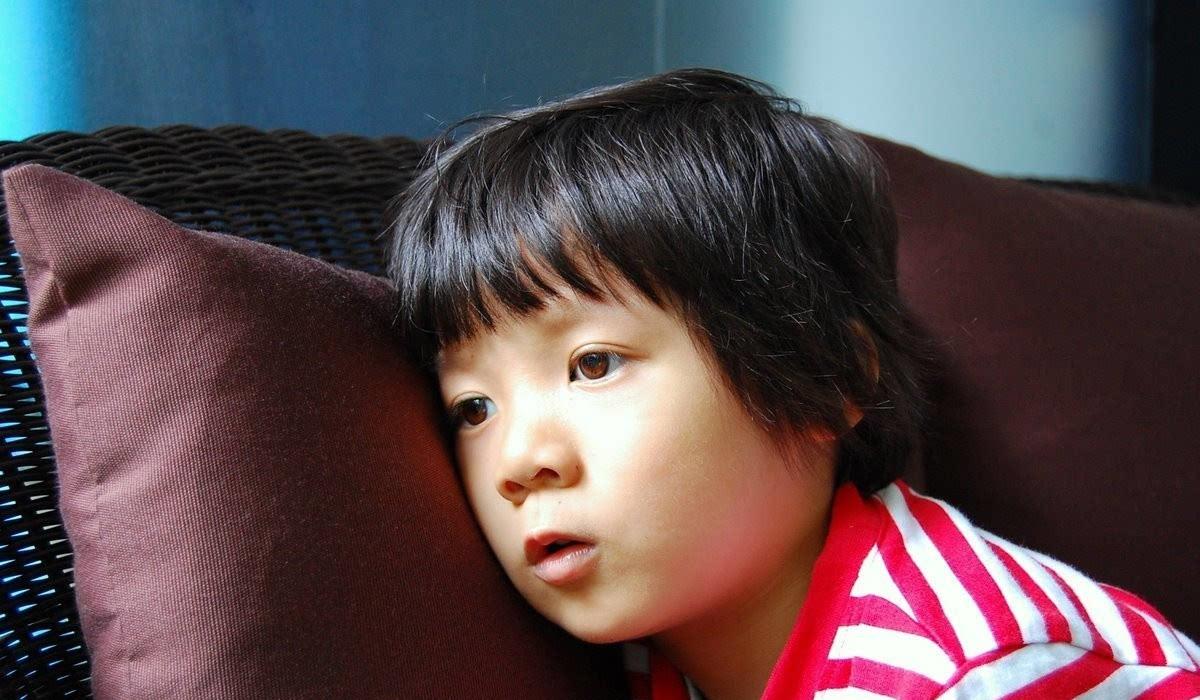 育儿铺子|有这些表现的孩子严重缺爱，“露怯”还算程度轻，后两种看了心疼