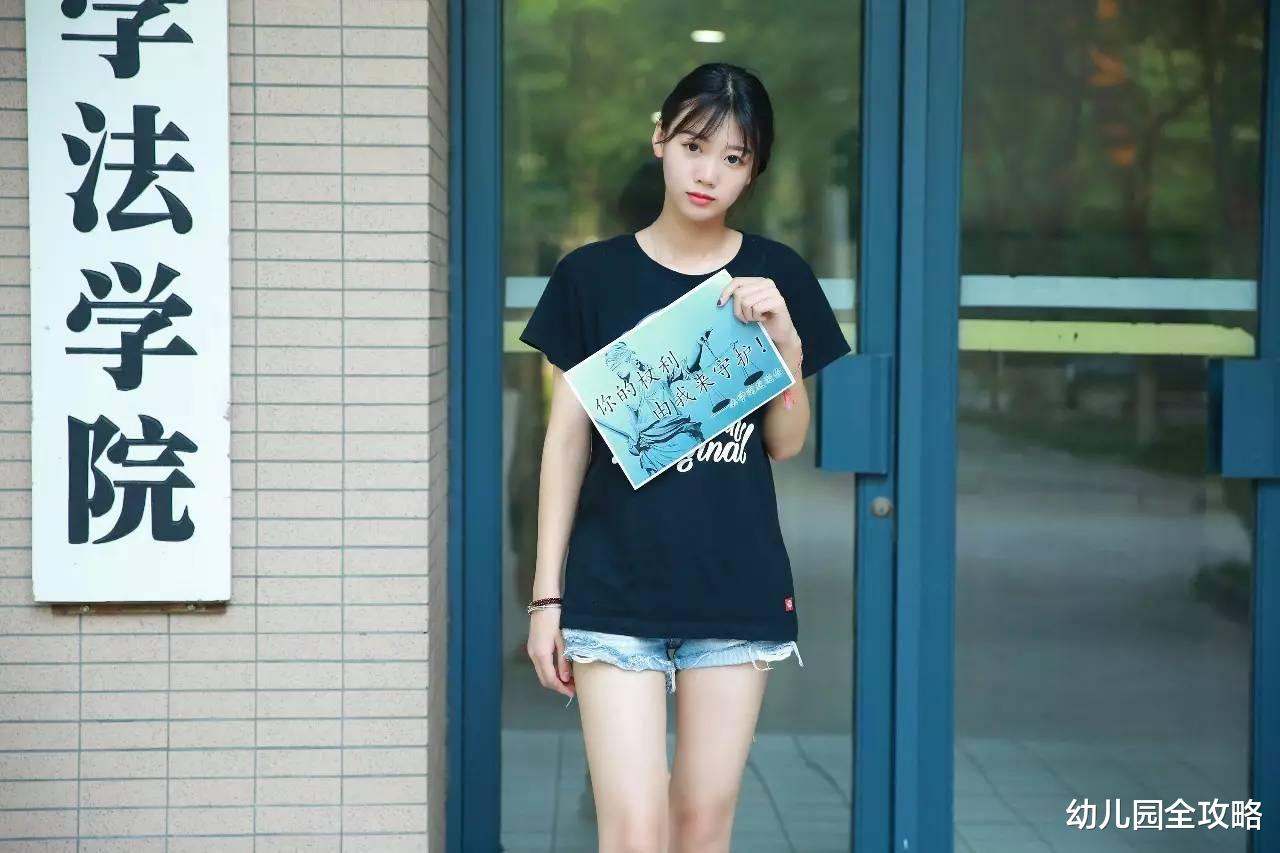 幼儿园全攻略|大一新生怕学长上门推销?看看学姐们的硬核标语,就问谁还敢去!
