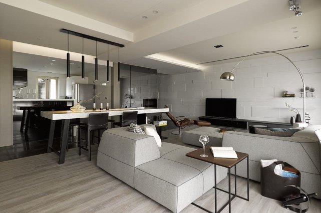 |92平通过设计手法来改变空间，让空间看起明亮舒适