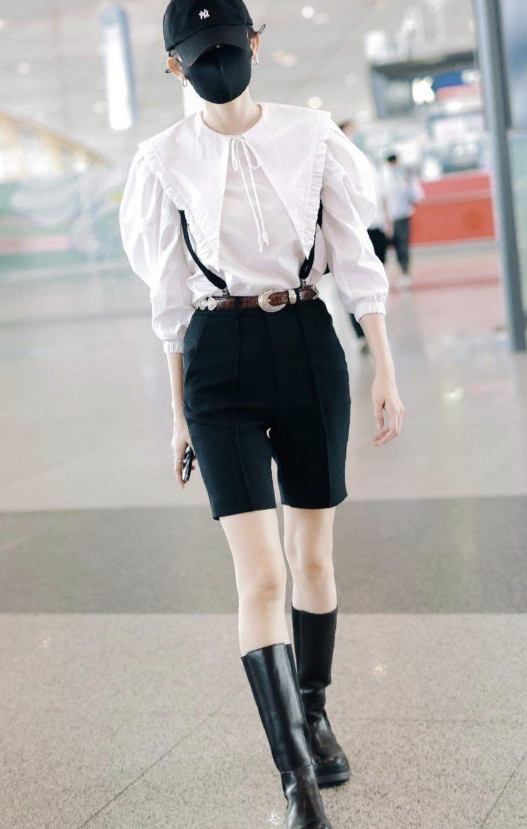 闲鱼有话说|又被古力娜扎惊艳到，衬衫不好好穿露一边肩膀，搭配高腰裙太撩人