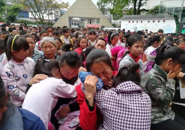 工人|啃老十年，33岁不找工作，“逆子”范成金控诉父母：“你们害我”