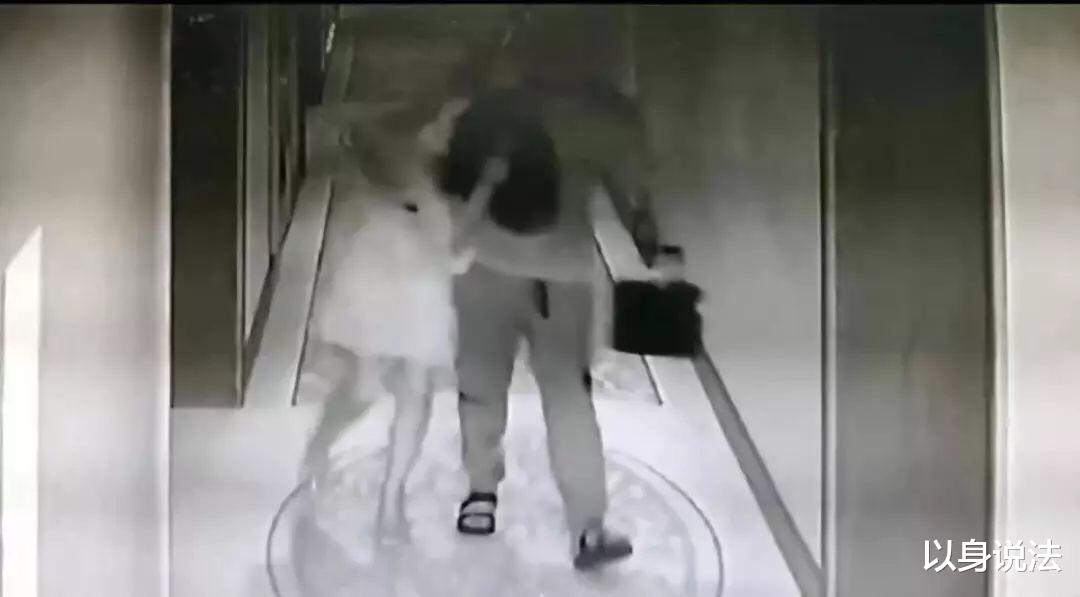 以身说法 男子拿醉酒女子钱财支付房费并发生性关系后，女子报警声称被强奸