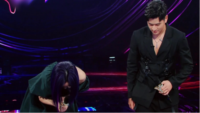 我们的歌|《我们的歌》多名歌手接连退赛，网友：曾经的这些大佬这么怕输吗