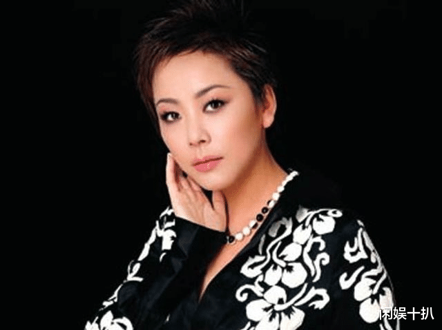 衡越|衡越：赵本山的御用歌手，被骗财骗色，花60万整容2年又长回去了