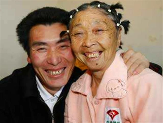 李玉成|那个为嫁给25岁小鲜肉，60岁做整容手术的老妇，如今二人过得怎样