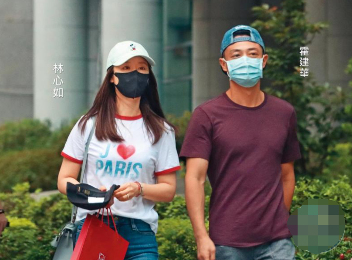 林心如|林心如霍建华与友人甜蜜聚餐，林心如全素颜现身，皮肤黝黑超显老