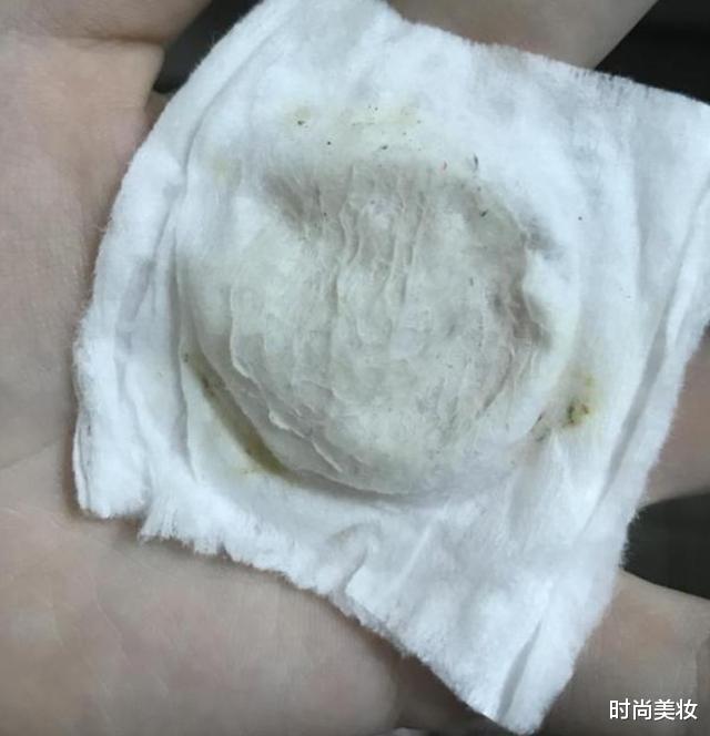 时尚美妆|戚薇参加节目被拍素颜，称平时都会用美容仪来护肤，赵露思也在用