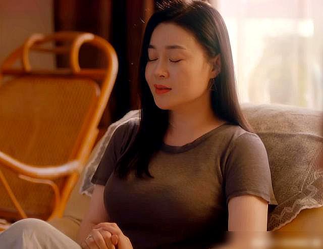 关婷娜|赵本山最美女徒弟关婷娜怀孕？晒孕肚照引发网友热评：和谁生的？