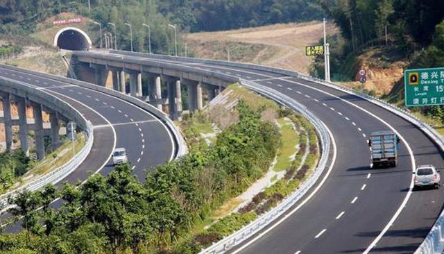 行星秘闻|地铁建设门槛变动,一地19条线被“砍”,“地铁到家”还得再等?