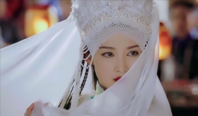 高秉烛|《如懿传》：中寒香见是最美貌的女子，惊艳出场，却让帝后离心？