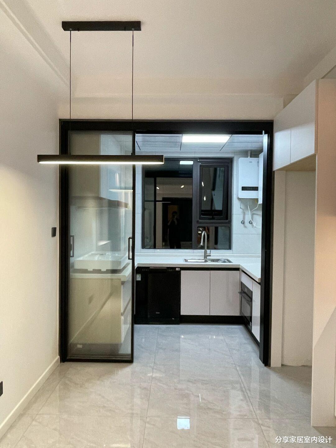 |硬装花了10W终于搞定，打扫干净真心漂亮，进屋就被入户鞋柜迷住