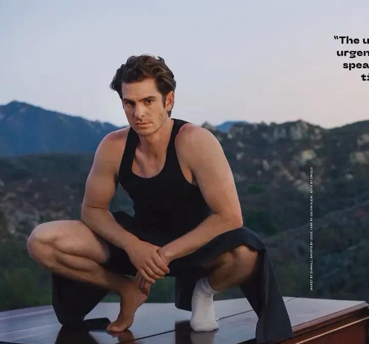 育邻人|组图：“蜘蛛侠”安德鲁·加菲尔德杂志大片，秋日型男风度翩翩