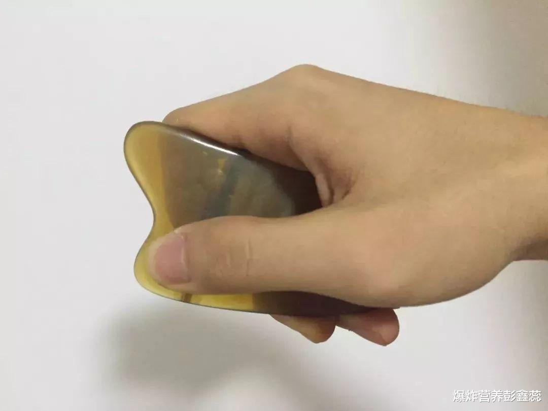爆炸营养彭鑫蕊 刮痧刮出来的到底是什么?皮肤颜色越深越好吗?一次性说清楚