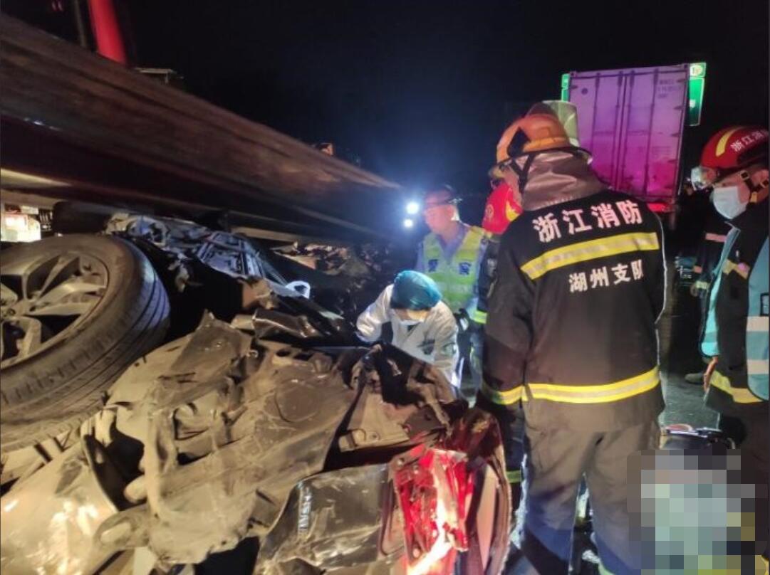 绥青新闻 练杭高速6车追尾致6死3伤，五口出游三人不幸遇难，事故原因已调查清楚