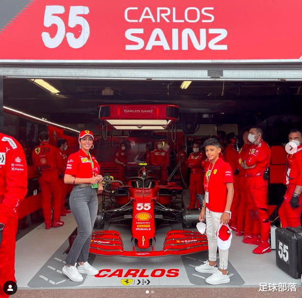 乔治娜|乔治娜示爱C罗晒美照，独带四娃坐游艇看F1，与大儿子合影似姐弟