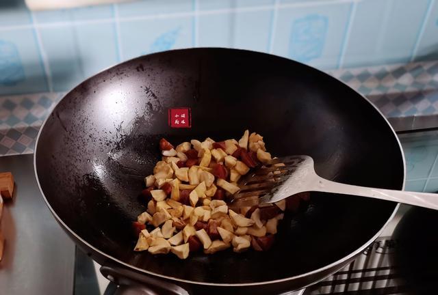 袁建明聊育儿|秋天的栗子米饭又香又糯，不用菜都能吃两碗，太解馋了