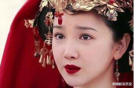 陈小纭|她因身材太火辣无缘国家队，游泳害羞挡胸口，被导演看中一炮而红