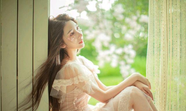 梅高兴谈娱乐 19岁都美竹晒美照：获赞2万评论2千余条，网友：难怪有人犯错误