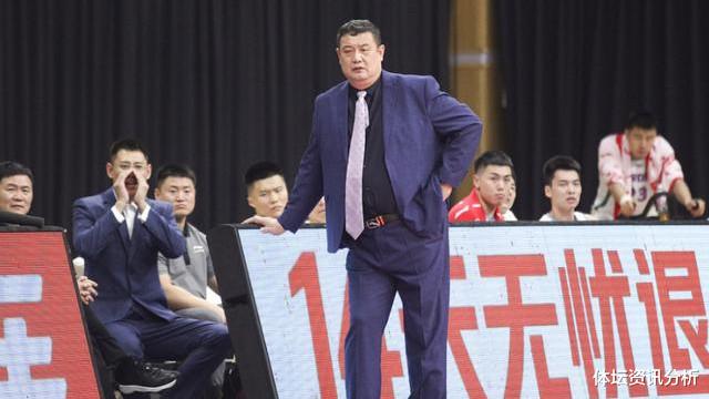 山东男篮|徐长锁推翻巩晓彬体系，双赢变成了单输，山东球迷：还我巩晓彬