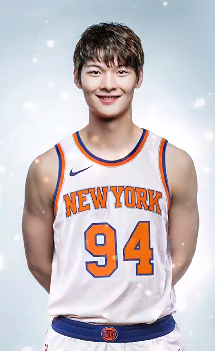 王哲林|就问CBA还有谁？王哲林辗转NBA三队，本尊晒图，穿尼克斯帅气球衣真有范