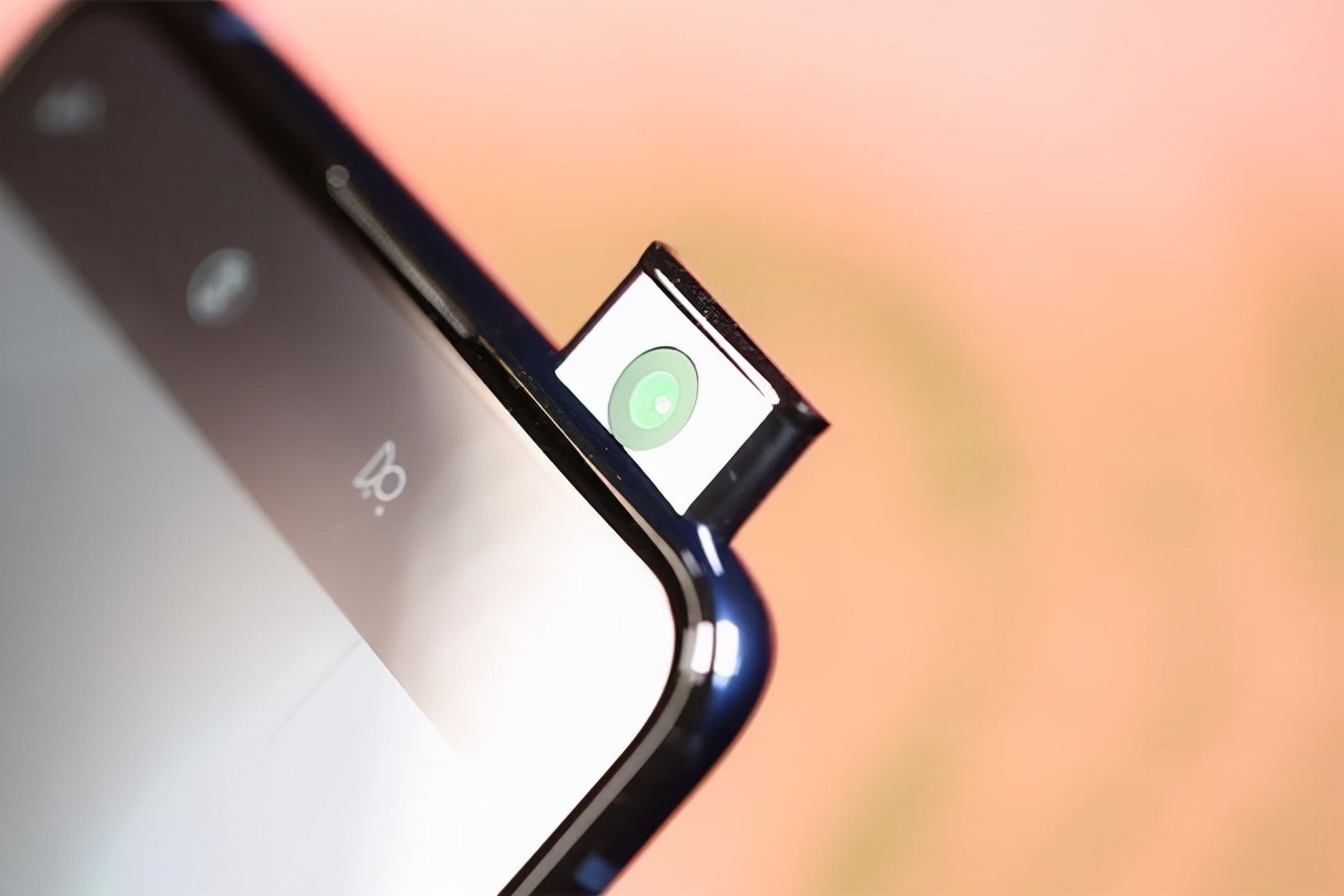 摄像头|升降摄像头绝迹后，后置辅助屏又开始流行，这会是手机的趋势吗