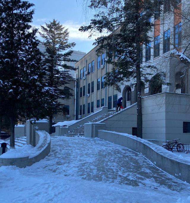 小小旅行端 东北大学雪景，老建筑在雪后更好看
