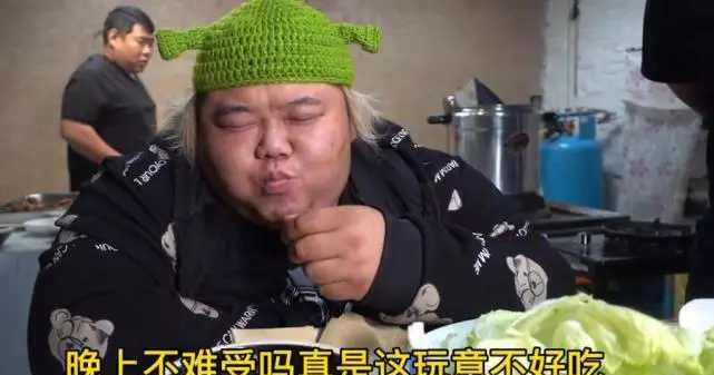 青菜 胖侯仔正式官宣转型，励志做减肥博主！一顿3餐只吃青菜