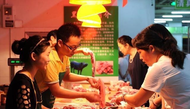 雏鹰农牧 蒸发300亿,“养猪第一股”倒下!饿死200万肥猪,今大搞破产续命