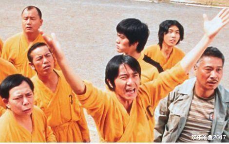 周星驰|周星驰拍《少林足球》狂赚3亿，却只分他15000块，日薪不到200块