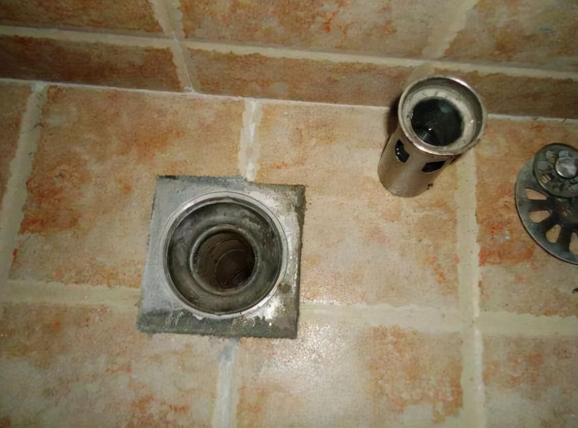 不管有钱没钱，卫生间别装“这3样”！瞧人家这样搞，实用有档次