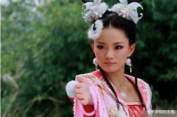 黄圣依|18岁让黄圣依当配角，现在给黄圣依提鞋都不配，发生了什么？