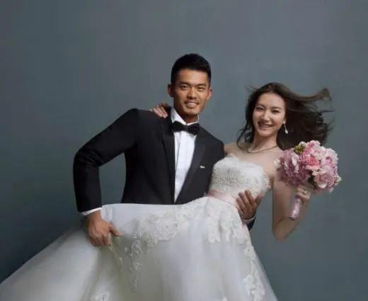 林丹|38岁林丹和40岁谢杏芳出游,前者像沧桑大叔,后者却活得像女王