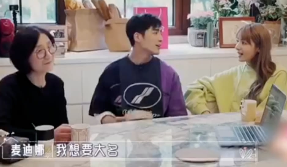 歪妈亲子故事|麦迪娜为二胎庆满月,孩子姓氏成谜,曾因“随母姓”跟婆婆起分歧