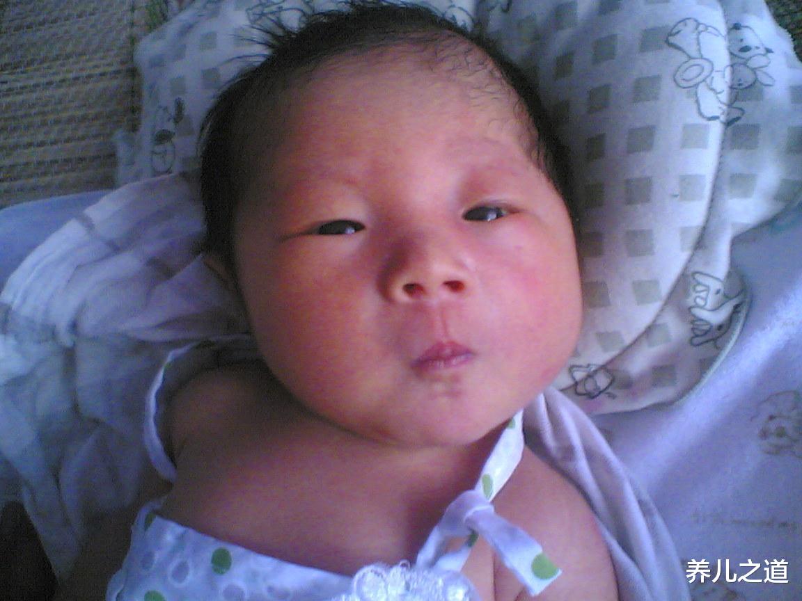 养儿之道|婴幼儿3种睡姿会让头型变丑，老一辈很多都这么做，简直毁娃颜值