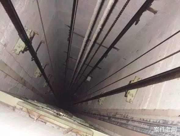 郑州电梯故障夹住老人致其死亡:物业给了1万块钱、几箱水