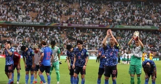 一个人的夜晚 1-0,解气!沙特送出神助攻,决战国足战绩糟糕,李铁手握一王牌