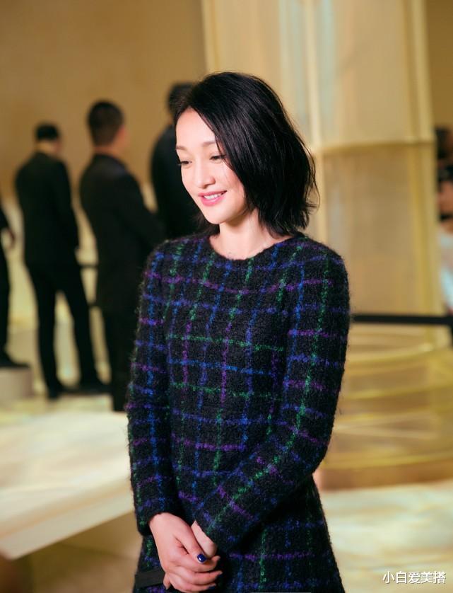 小白爱美搭|周迅可是气质型美女,即使穿着简单,也能轻而易举的做到引领时尚