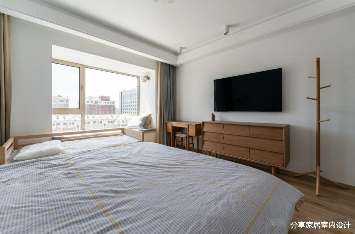 135平三居室，夫妻俩花大量心思设计，打造一家四口幸福新生活