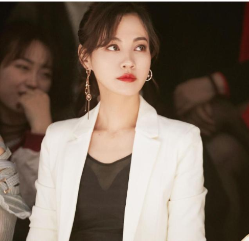 杨雪|40岁“江玉燕”复出，baby尴尬了，网友：果然还是正版的好看！