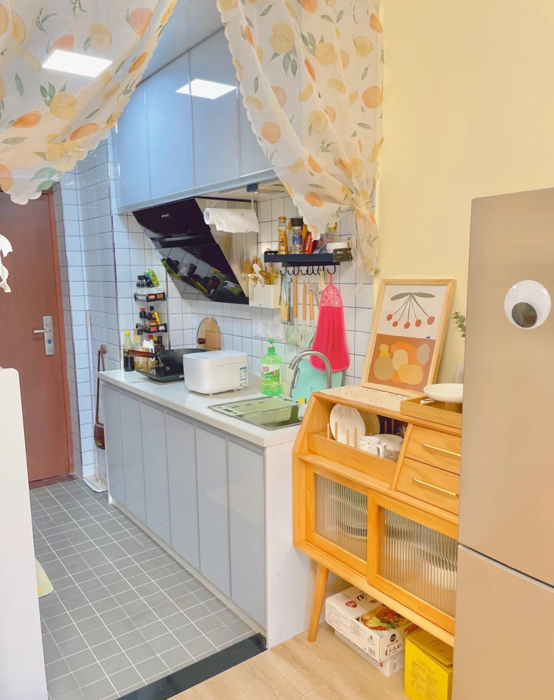 |她家才30平米，麻雀虽小，五脏俱全，温馨又舒适，满满的安全感