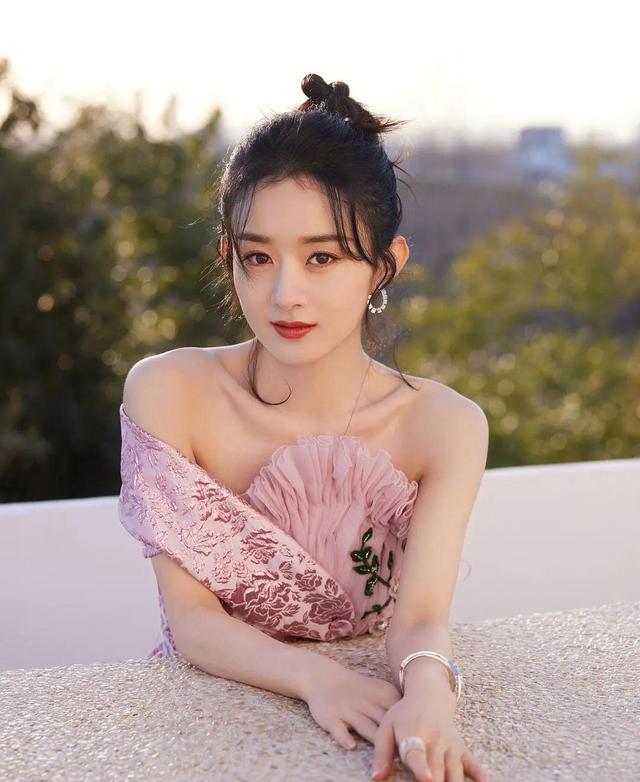 梅婷|明星和网红合影有多坑？赵丽颖眼睛被P小，梅婷全素颜却依旧能打