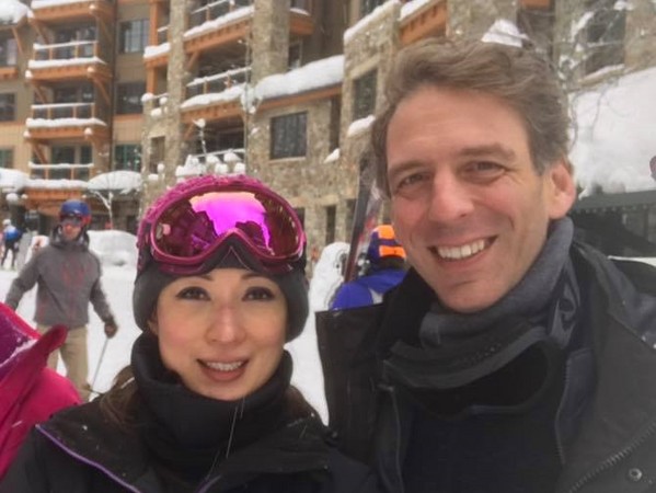 武林外传|50岁女星海边热吻男教授，本人回应否认恋情：只是有好感的追求者