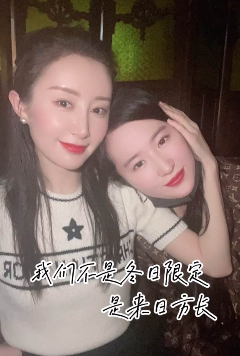 刘亦菲|刘亦菲与舒畅再聚，自觉躲镜头显娇羞，十八年闺蜜情尤为可贵