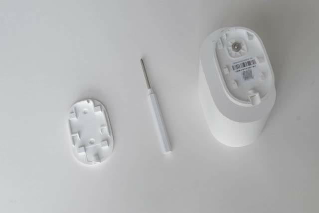 摄像机 内置大电池，无需打孔走线，小米室外摄像机给你满满的安全感