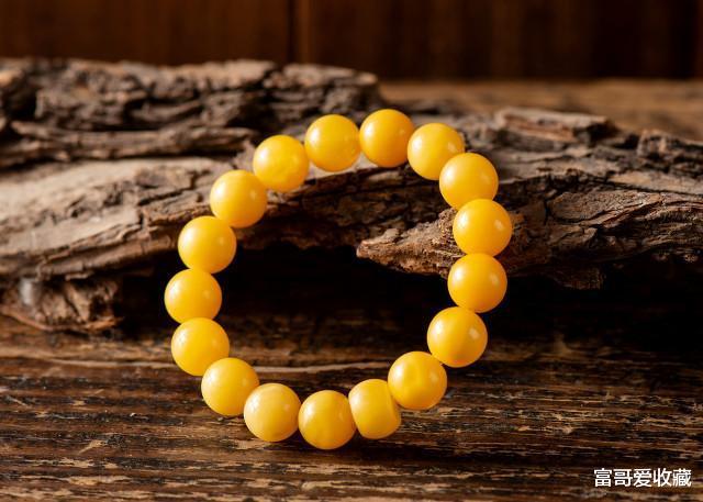 文玩|文玩圈里什么样的木头手串，最好盘？