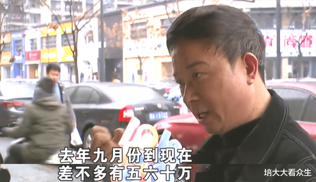 短发 为追求小20多岁的美容经理，大叔贷款充值50余万：她说愿为我生小孩