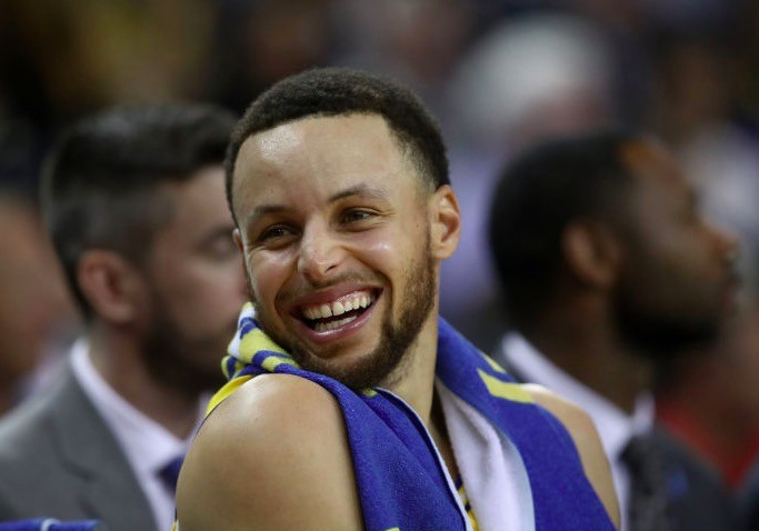 勇士队|勇士将喜提3连胜,双方高达12人缺席比赛,库里vs武切维奇