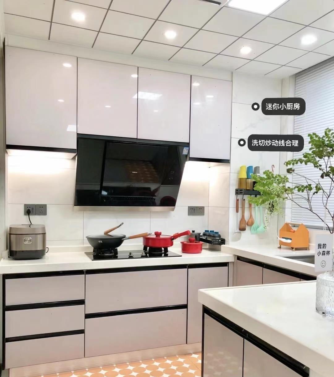 入户冲厕所太尴尬？设计师巧妙设计后，打造出完美玄关，太赞了